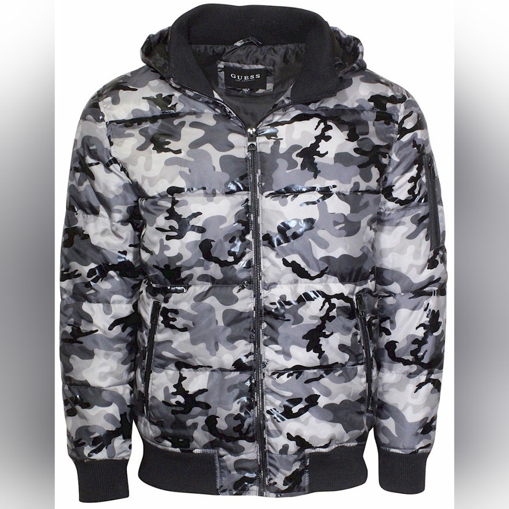 GUESS Men's Camo Print Hooded Puffer Jacket with Utility Pocket XL